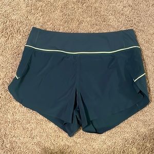 Athleta Run With It Short in size small